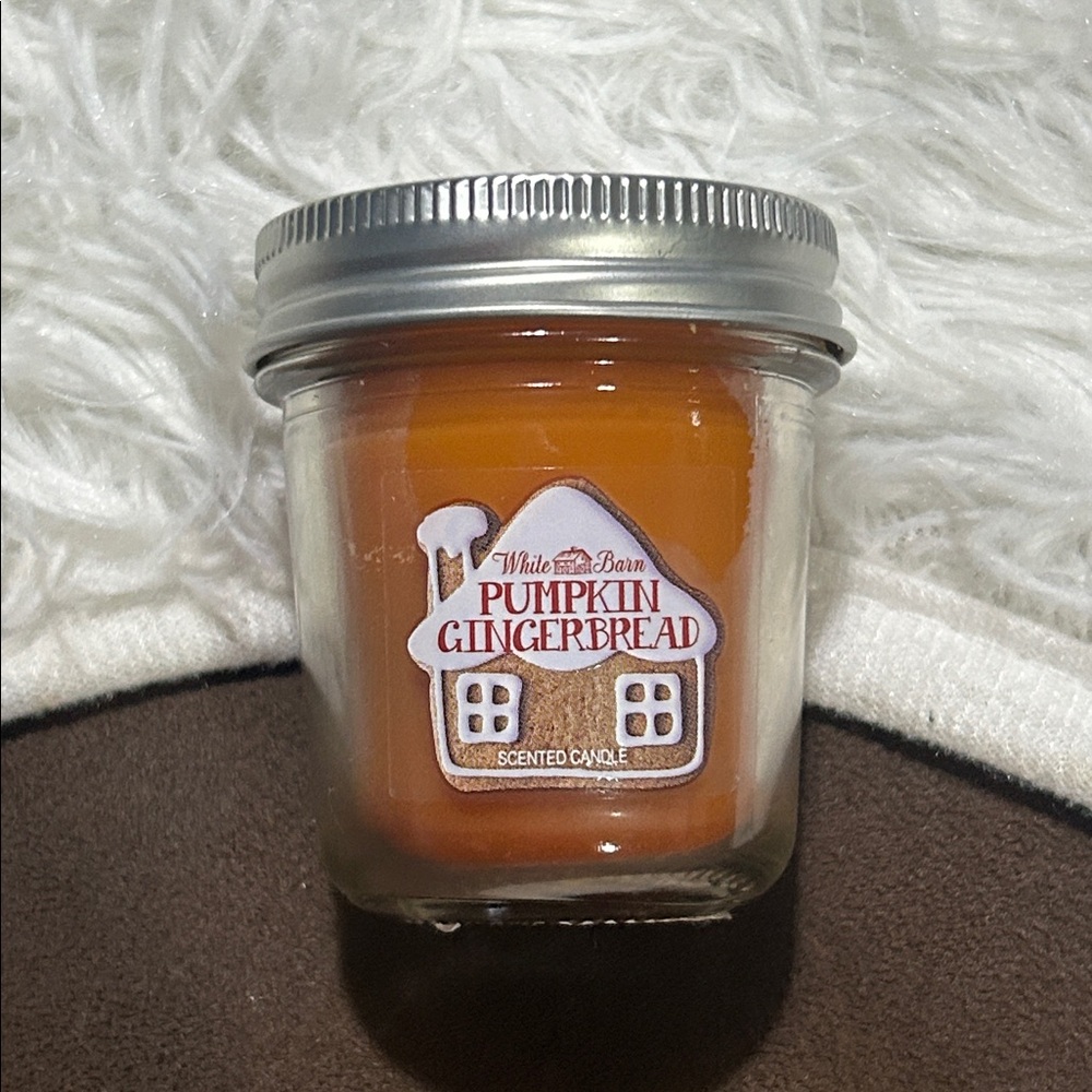 Bath & Body Works White Barn Pumpkin Gingerbread 1.3oz Mini Candle
NEW!